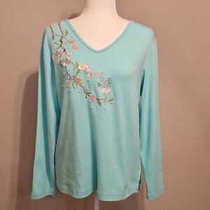 Quacker Factory Light Green Mint Tone Floral Embroidered Long Sleeve Top V-Neck
